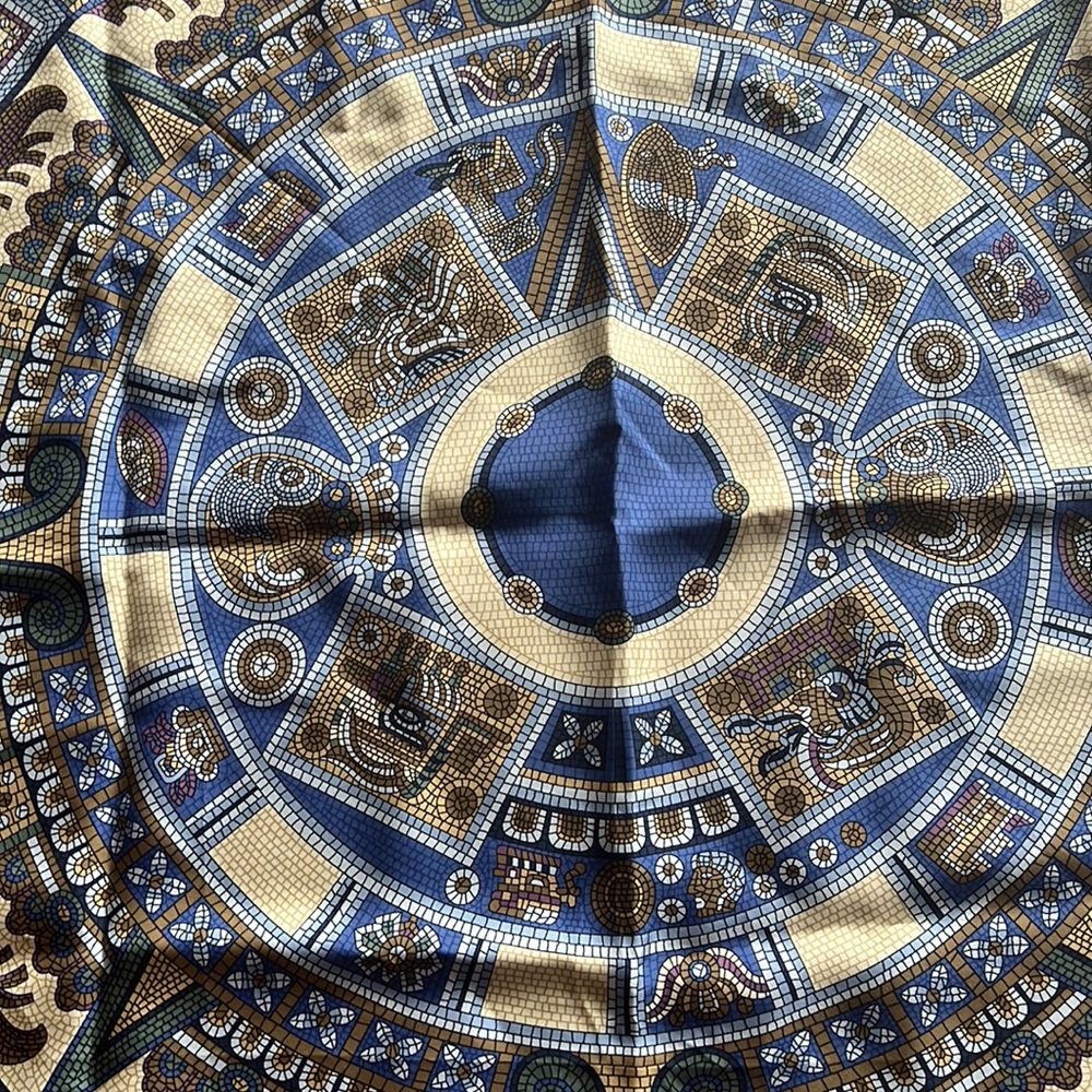 NWOT Scarf (Paris) 100% silk, 33” x 33”.